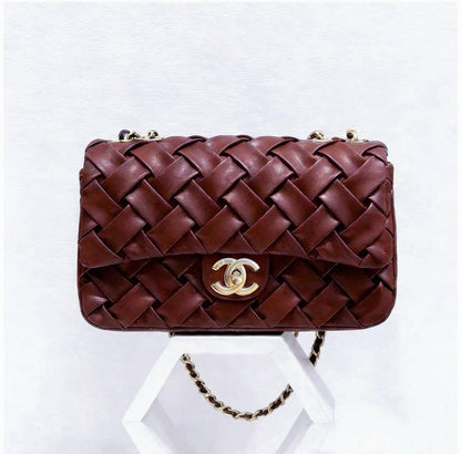 CHANEL COPY ONE NEW CAME WITH BOX 
130 dhs🇦🇪🇦🇪

Zain295
♥️♥️♥️