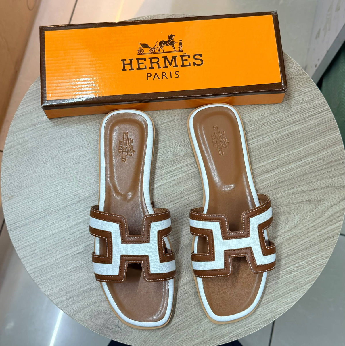 Hermes

36 to 41

75 dhs🇦🇪🇦🇪

Zain236
♥️♥️♥️