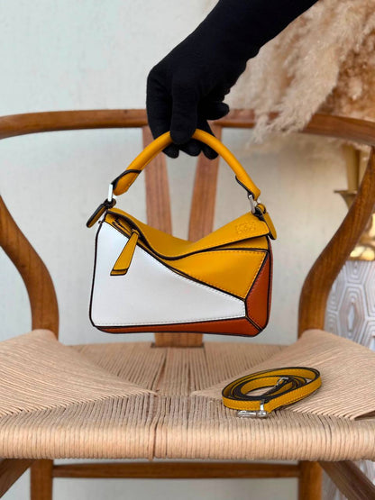 LOEWE
18cm
320 dhs🇦🇪🇦🇪
Top quality 
With box🎁

Zain167
♥️♥️♥️