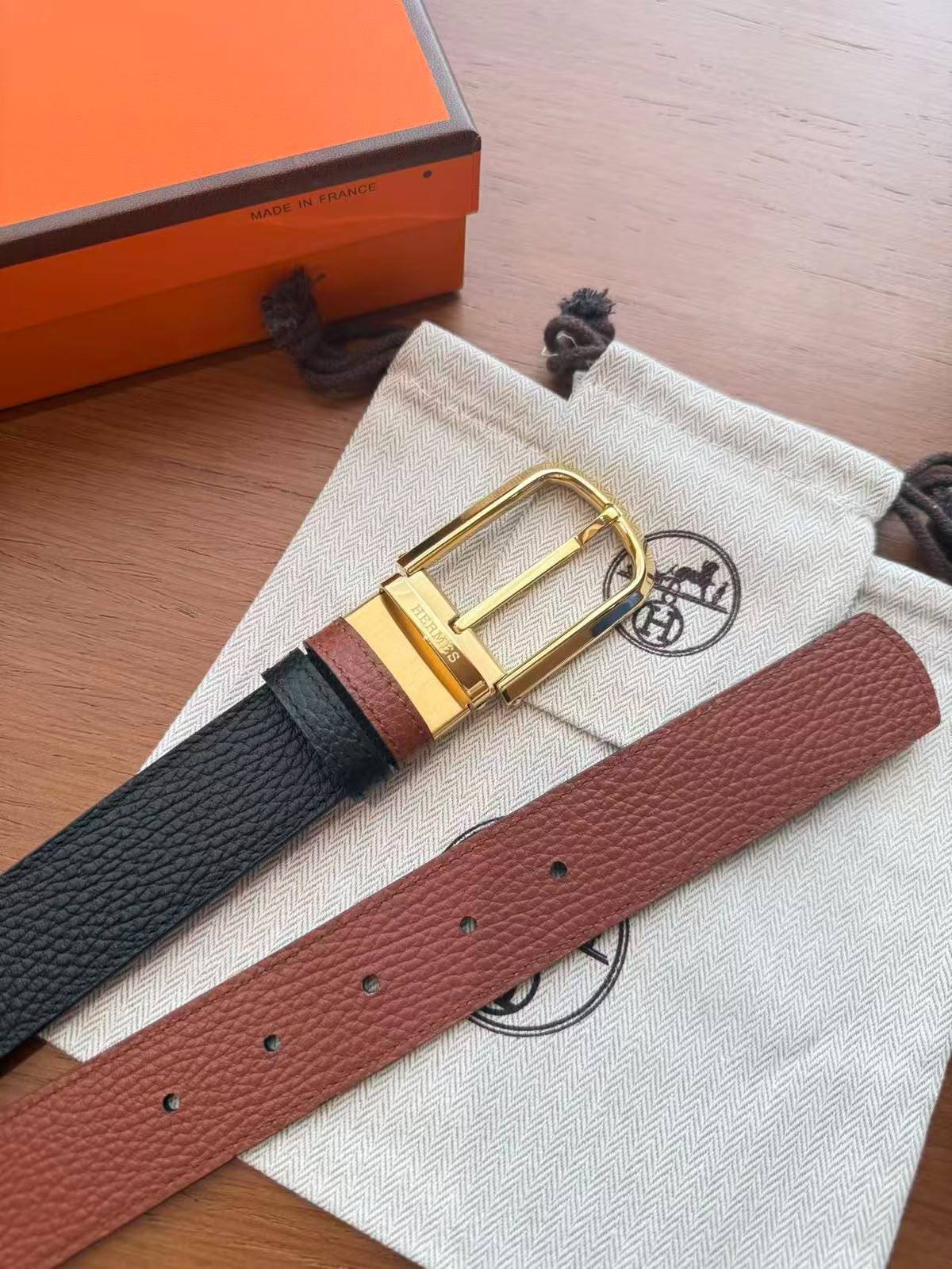 Hermes
For  men
Super master 4cm
With original box

320 dhs🇦🇪🇦🇪


Zain281
♥️♥️♥️