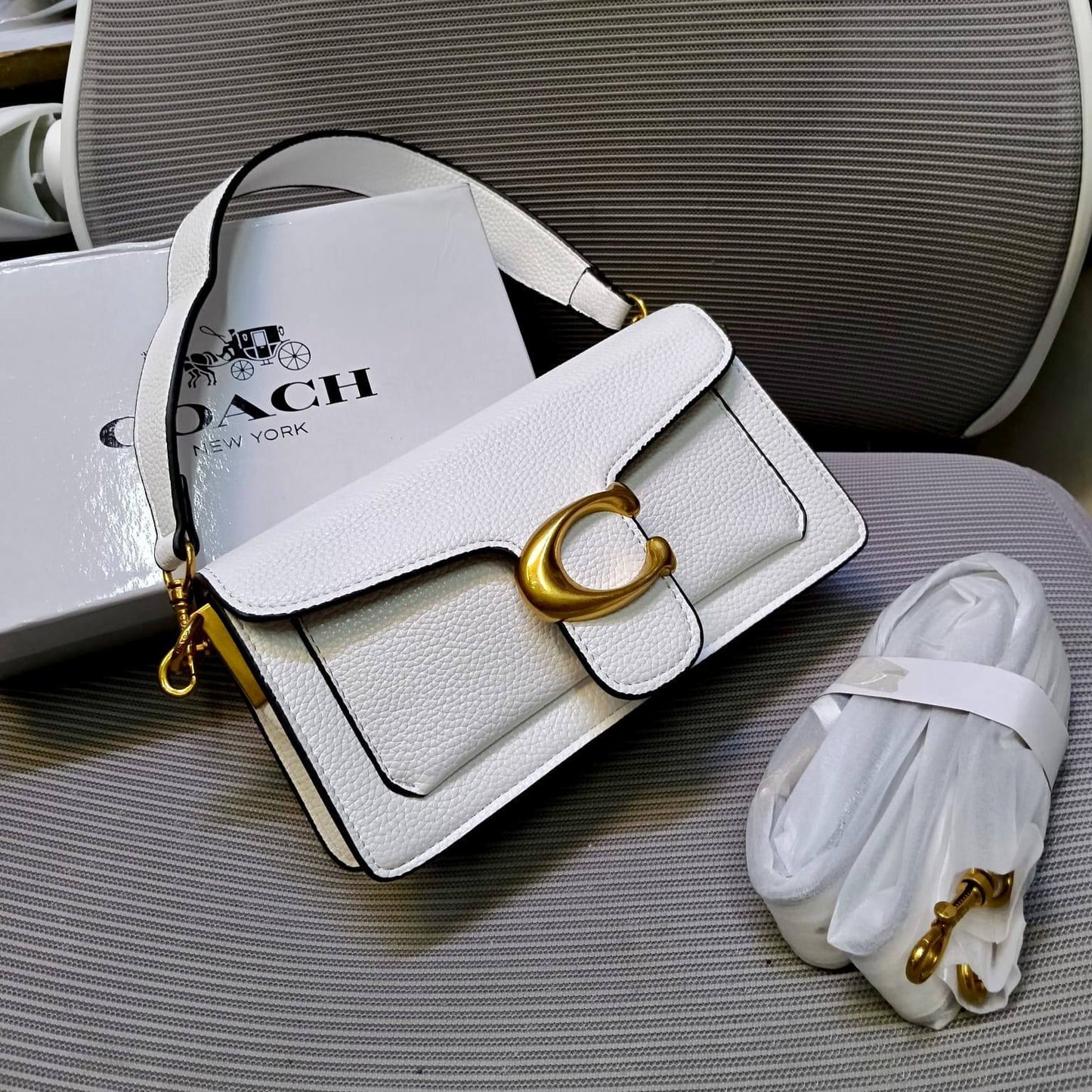 Coach

100 dhs🇦🇪

with box

size 22cm

Zain26
♥️♥️♥️