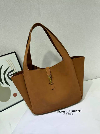 YSL 
GOOD QUALITY 
120 dhs🪙🌨️

Zain200
♥️♥️♥️