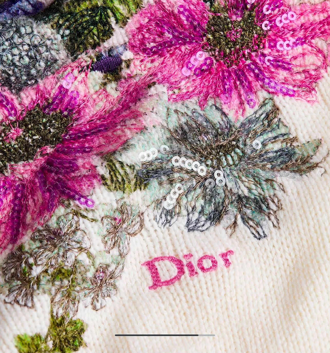 ✨❤️‍🔥 Dior new  😍✨
✨VIP QUALITY 
Size :36-38-40-42
350 dhs✅

Zain287
♥️♥️♥️