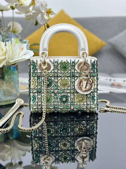 Lady Dior
*Size 17 cm*
For Price 👇 WhatsApp✅
0568585901 
0507557372
0552275751 Owner Zain 👌

Zain274
♥️♥️♥️