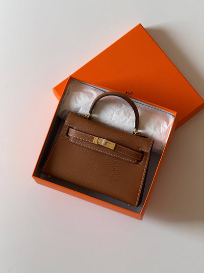 Hermes minikelly 19cm💕master quality😍

with box❤️
🎁🎁🎁

340 dhs🪙🌨️

Zain52
♥️♥️♥️