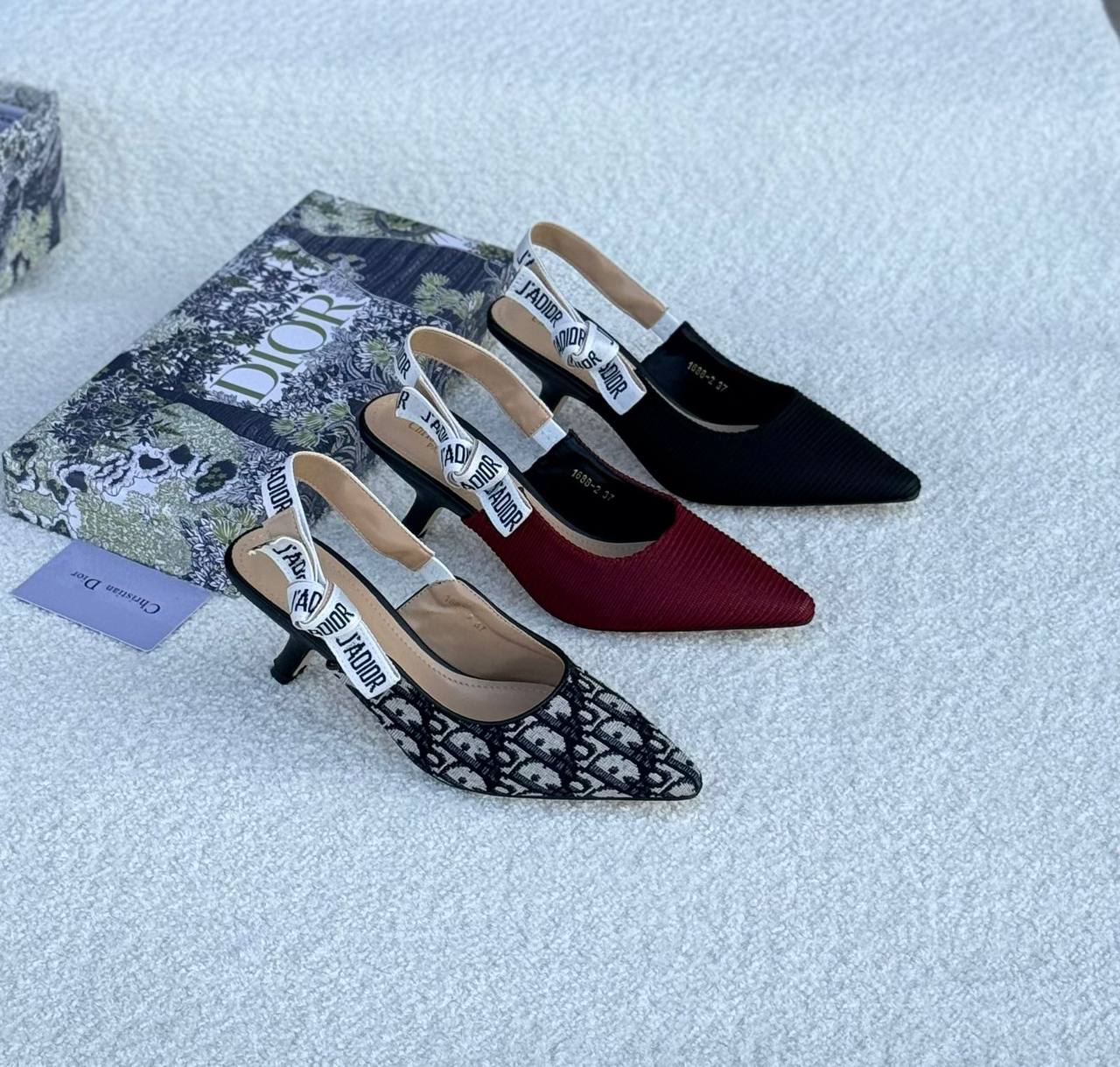 New. Dior Heel 

   Size  .  36.  to 41

100 dhs✅

Zain80
♥️♥️♥️