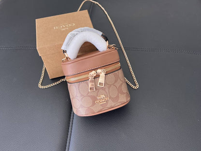 Coach
85 dhs✅

with box
🎁🎁🎁

 size  small

Zain26
♥️♥️♥️