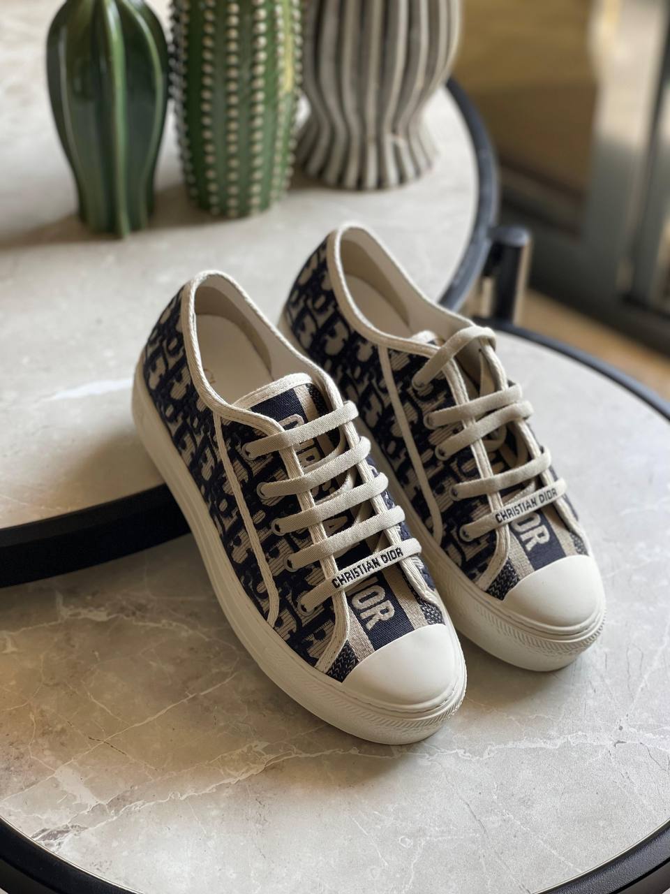 *Available agin*
DIOR 💥💥
*Super master quality*
*Size 36 to 41*
450 dhs🪙💚

Zain113
♥️♥️♥️