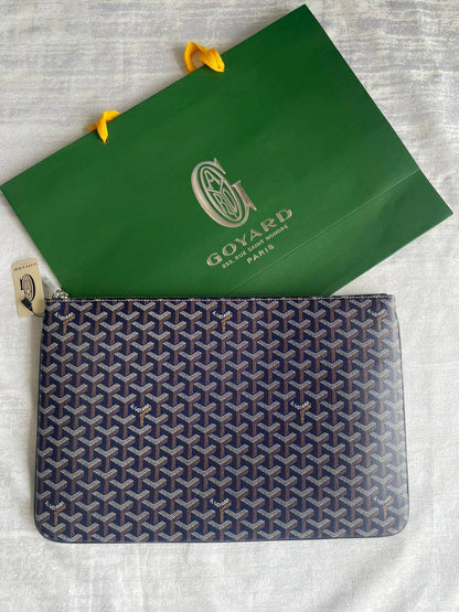 GOYARD                                                                   *File bag*                                                                                
*40cm*
*Super Master quality*      
350 dhs🪙🖤

Zain179
♥️♥️♥️