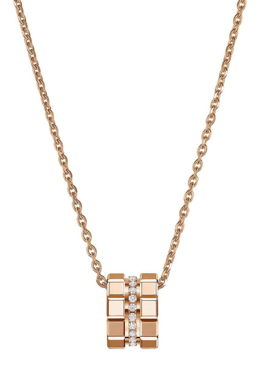 CHOPARD 
Necklace 
Master quality 💯
With normal boxes 🗃️ 
50 dhs 

With master box 📦 
110 dhs 

Zain216

♥️♥️♥️