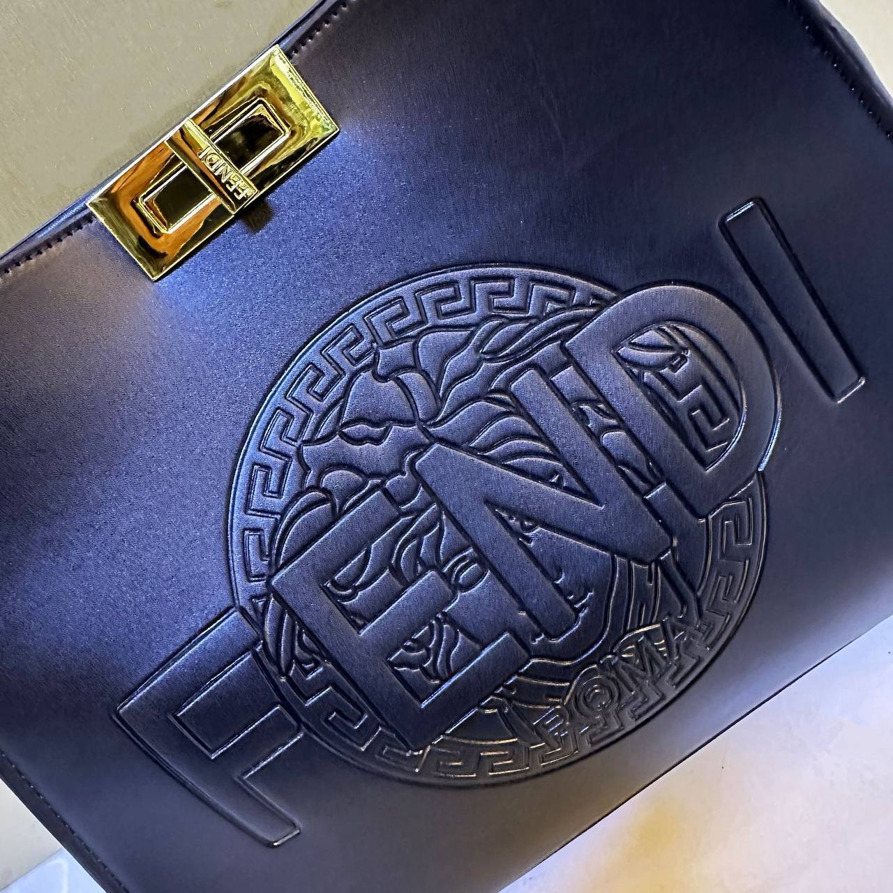 FENDI 
COPY ONE NEW CAME 
155 dhs💓

Zain39
♥️♥️♥️