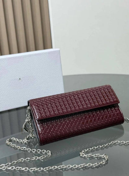 Dior
105 dhs🇦🇪🇦🇪 
with box high quality

Zain21
♥️♥️♥️