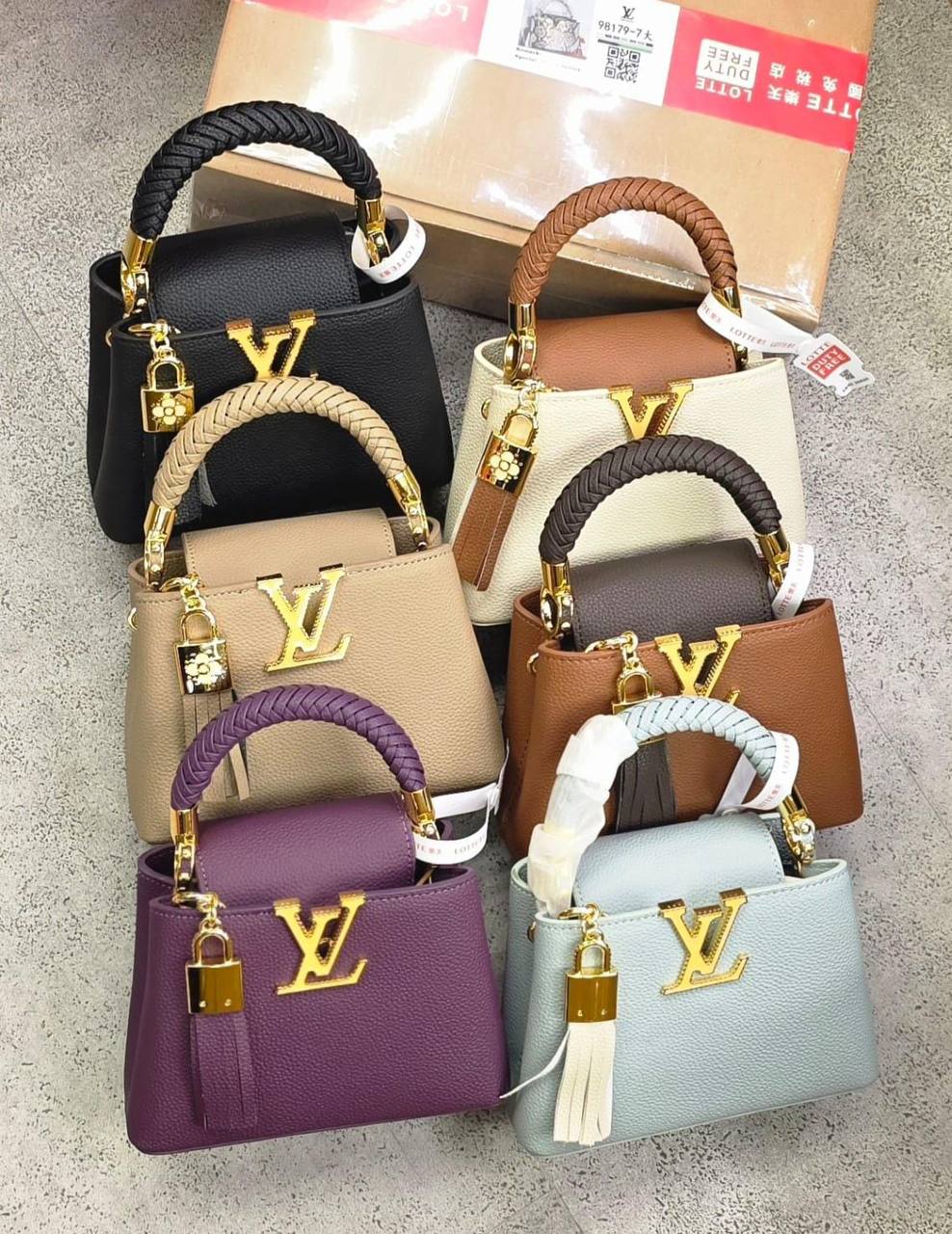 LV
high quality 
Size 21cm 260 dhs✅
Size 27cm 270 dhs✅

Zain175
♥️♥️♥️
