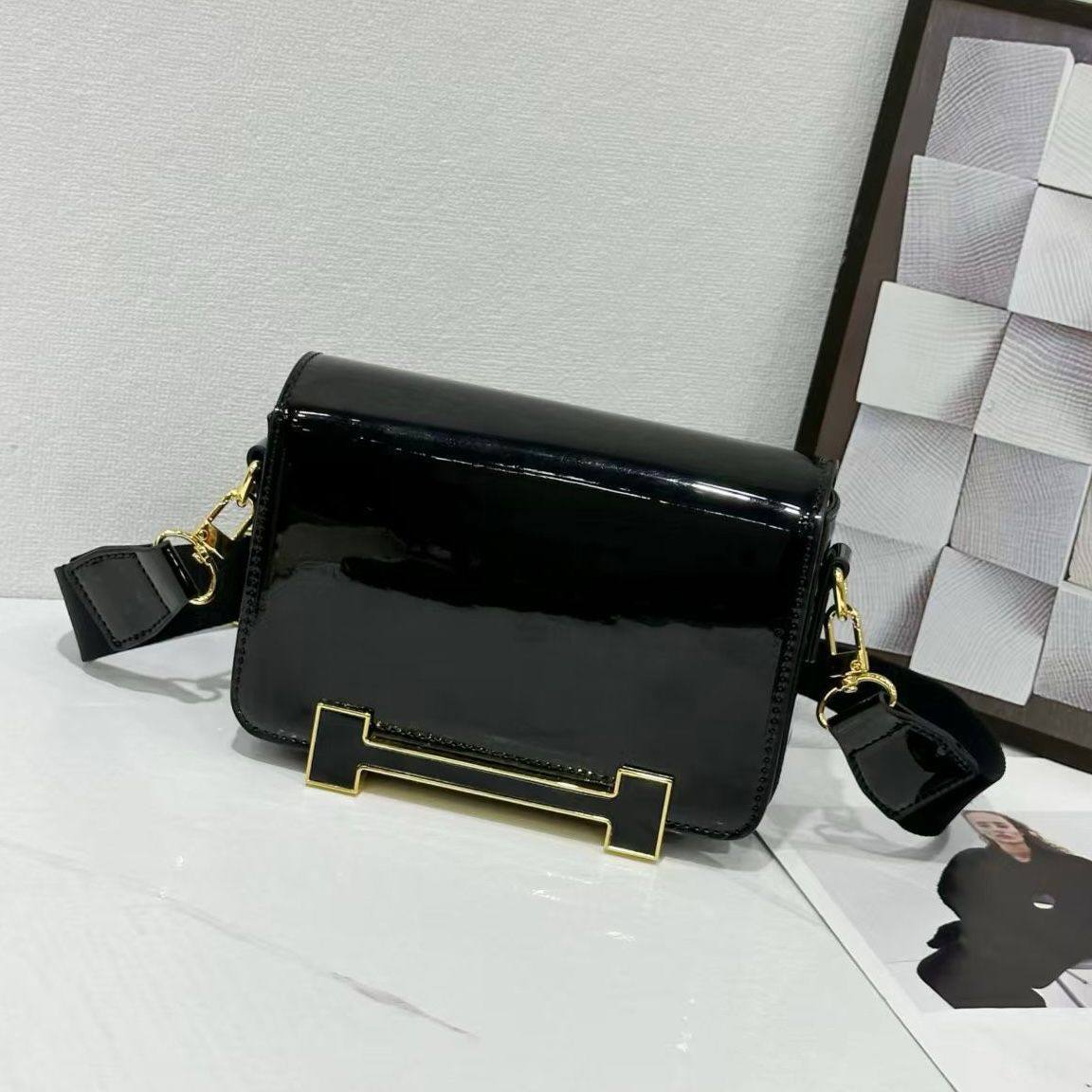 HERMES 

 HIGH QUALIT
 WITH BOX 
🎁🎁🎁

100 dhs✅

Zain295
♥️♥️♥️