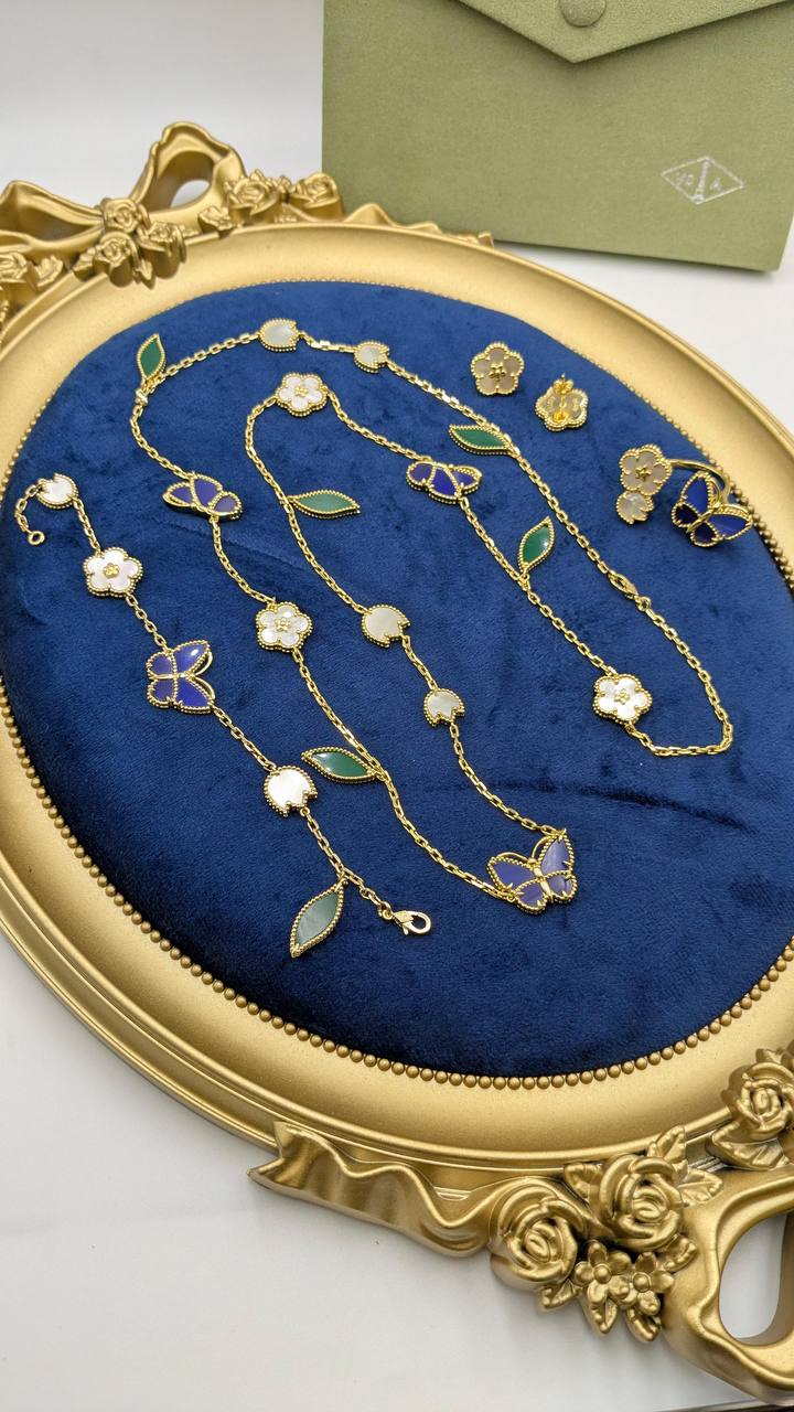 VCA
*Master Quality* 
*With Gold* 
*Necklace, Earrings, Bracelet & Finger Ring*
420 dhs✅ with Good Box 🎁 
495 dhs✅ with Master Box 🎁

Zain210
♥️♥️♥️