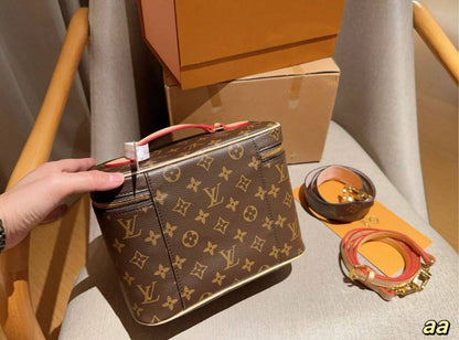 LV
big  110 dhs🇦🇪
size 35×9×19cm
medium 100 dhs🇦🇪
size 22×8.5×14cm
small  95 dhs🇦🇪
size 17×8.5×9.5cm
with box🎁🎁🎁
New Stock💓💓💓

Zain213
♥️♥️♥️