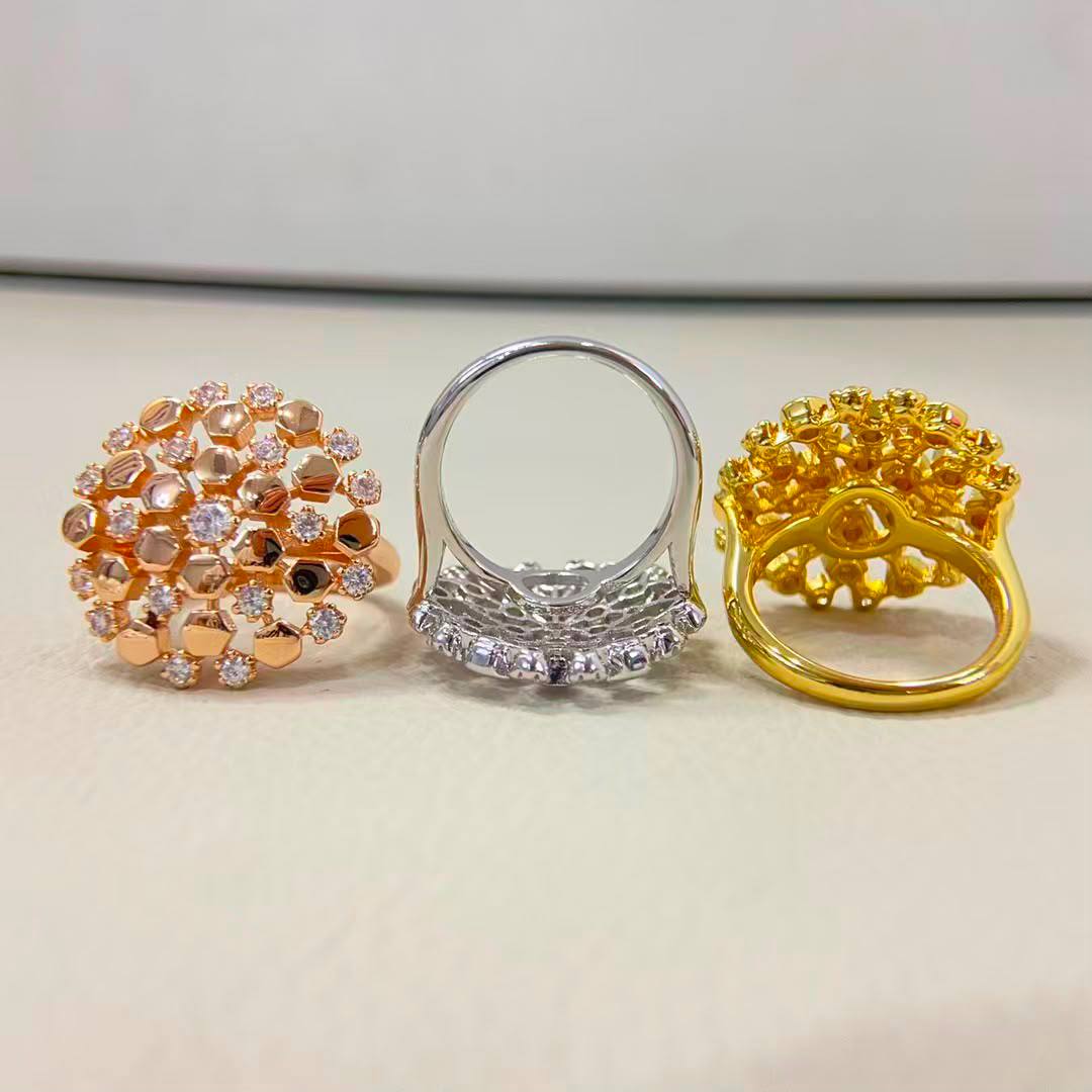 CHAUMET SET❤️‍🔥*
Necklace ✨
Earring 🦋
Ring 💍 available size👇
6,7,8,9
Bangle 🐦‍🔥
Master quality 💯
With normal boxes 🗃️ 
230 dhs💓
With master box 🗃️ 
300 dhs💓

Zain216
♥️♥️♥️