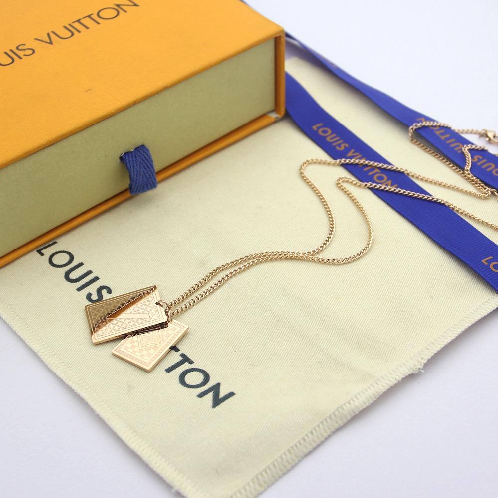 LV NECKLACE
MASTER✨💫
50 DHS✅
WITH BOX AND PAPER BAG 🎁🛍️

Zain89
♥️♥️♥️