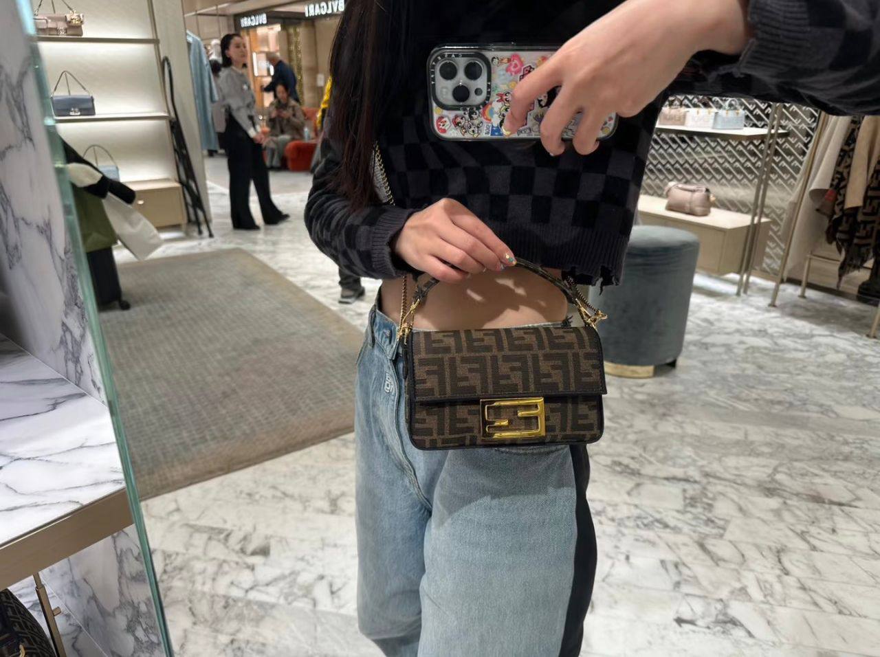 Fendi
95 dhs💓
size：20cm
Good-quality with box

Zain35
♥️♥️♥️