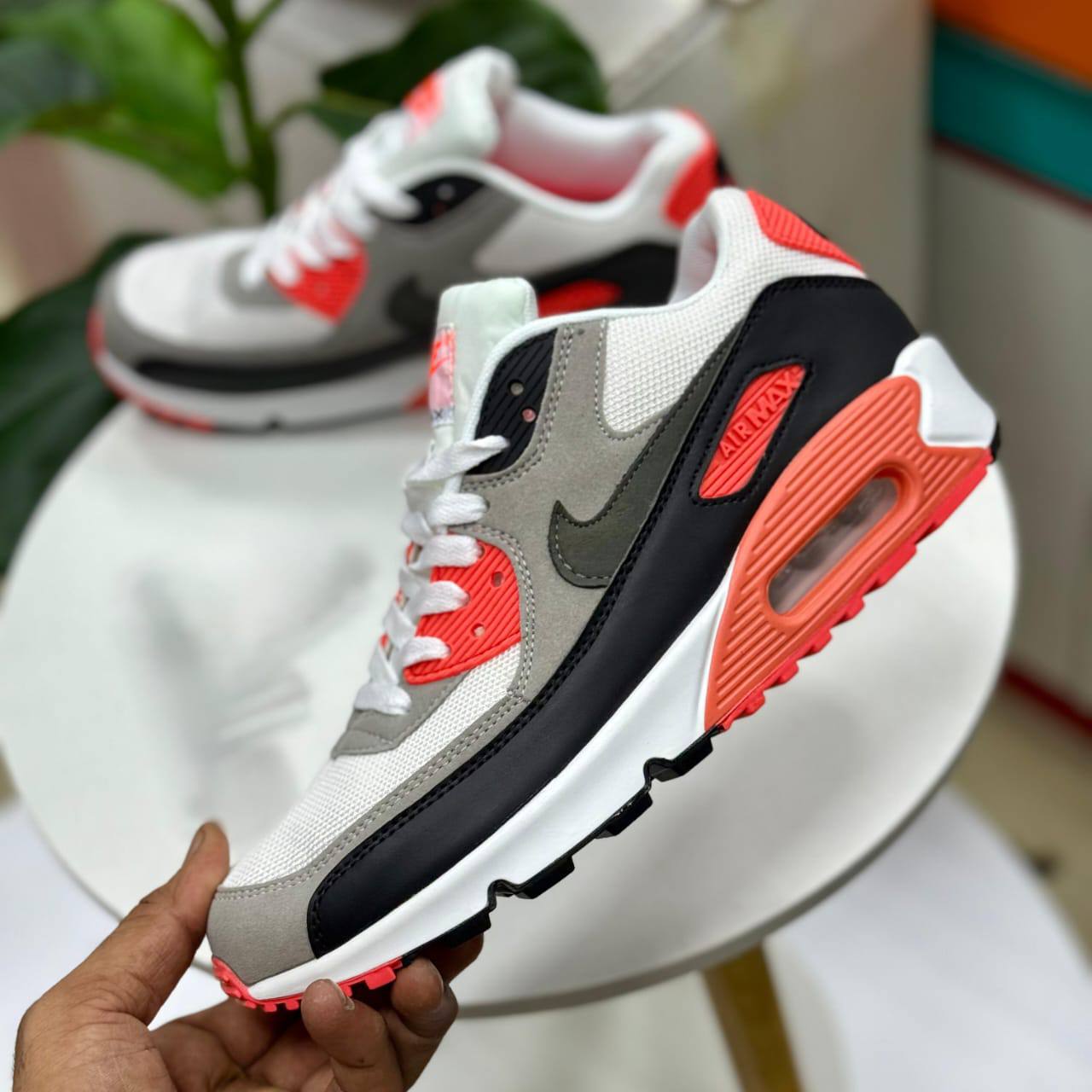 NIKE
40 to 45 size
105 dhs💓

Zain27
♥️♥️♥️