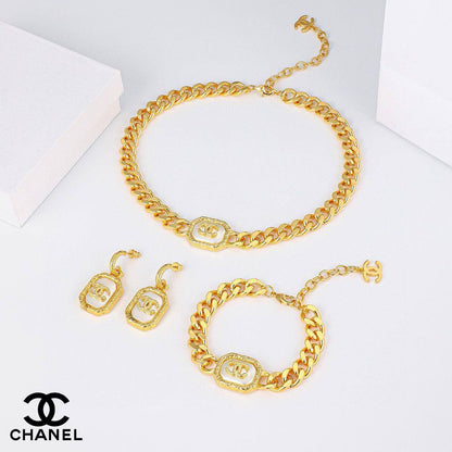 180 dhs🪙🌨️ SET

Zain89
♥️♥️♥️