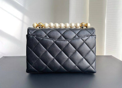 Chanel

150 dhs🇦🇪🇦🇪

Double box


Zain35
♥️♥️♥️