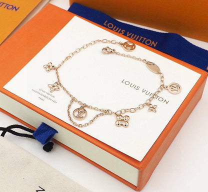 LV BRACELET 

MASTER ✨💫
55 dhs🇦🇪🇦🇪

WITH BOX AND PAPER BAG🛍️🎁


Zain89
♥️♥️♥️