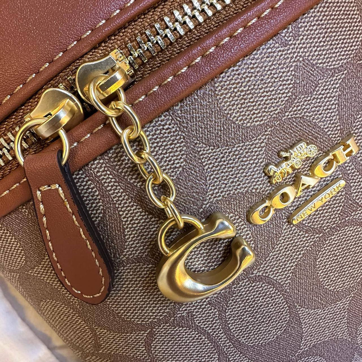 COACH  

MACK UP BOX 

RESTOCK 

HIGH QUALITY 

WITH BOX 
100 dhs🇦🇪🇦🇪

Zain295
♥️♥️♥️