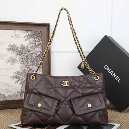 CHANEL
HIGH QUALITY 
120 dhs✅
Size:38cm

Zain39
♥️♥️♥️