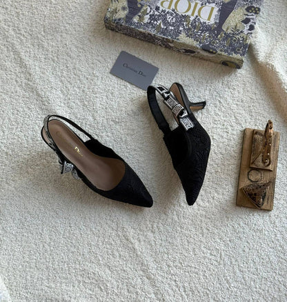 New. Dior heel 

   Size  .  36.  to 41

130 dhs🪙🌨️

Zain80
♥️♥️♥️