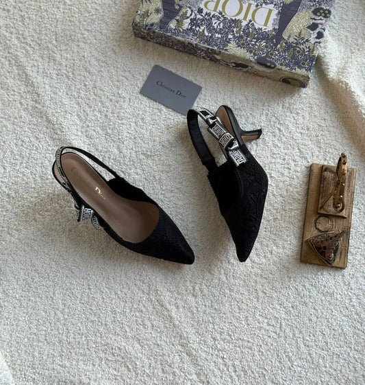 New. Dior heel 

   Size  .  36.  to 41

130 dhs🪙🌨️

Zain80
♥️♥️♥️