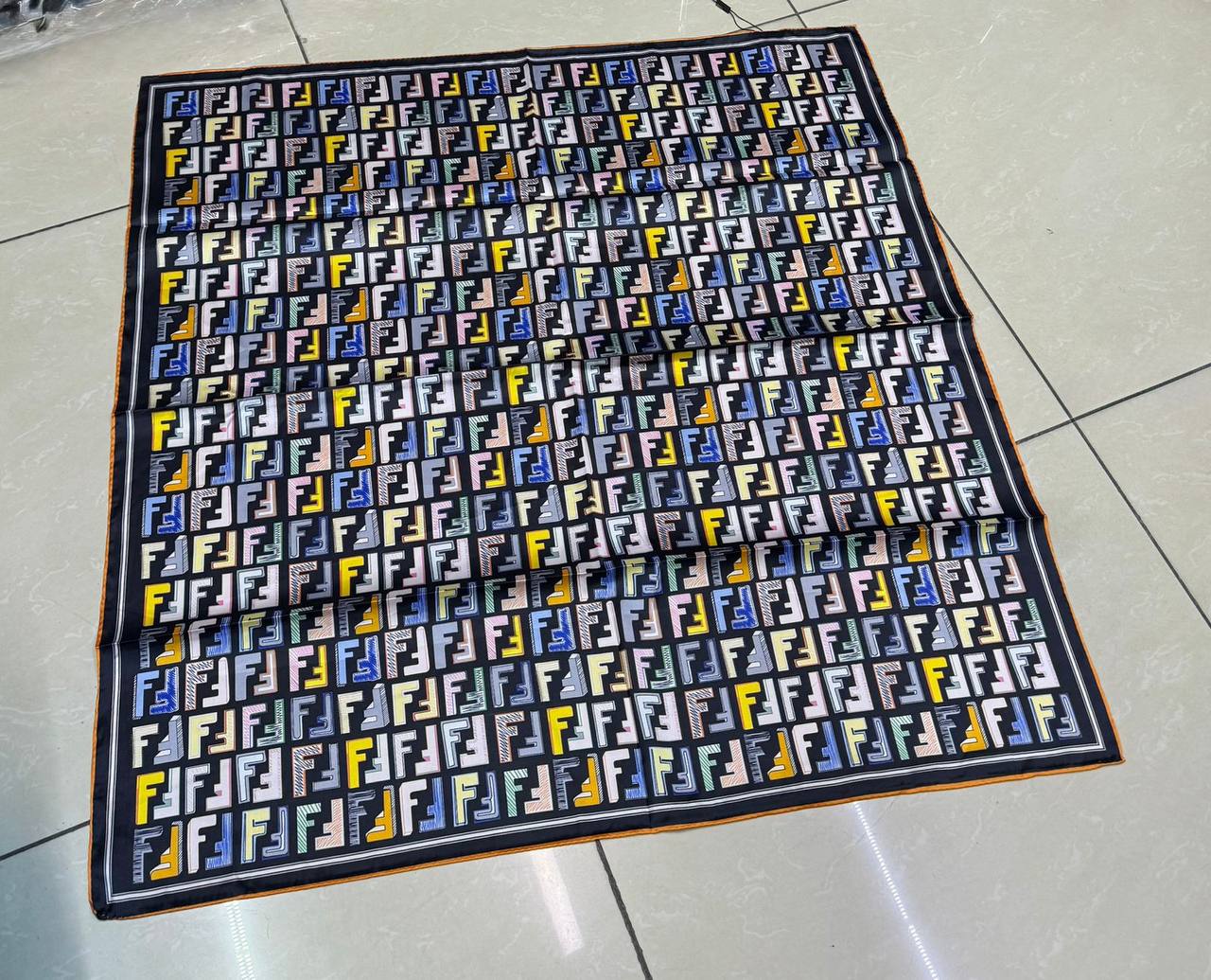 Silk square scarf 
40 dhs🪙💚

Zain93
♥️♥️♥️