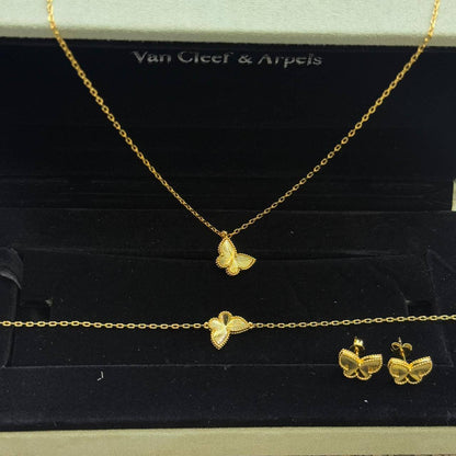 VCA ❤️‍🔥*
Necklace ✨
Earring 💥
Bracelet 🌊
Master quality 💯
With normal boxes 🗃️ 
115 dhs✅
With master box 📦 
140 dhs✅

Zain216
♥️♥️♥️