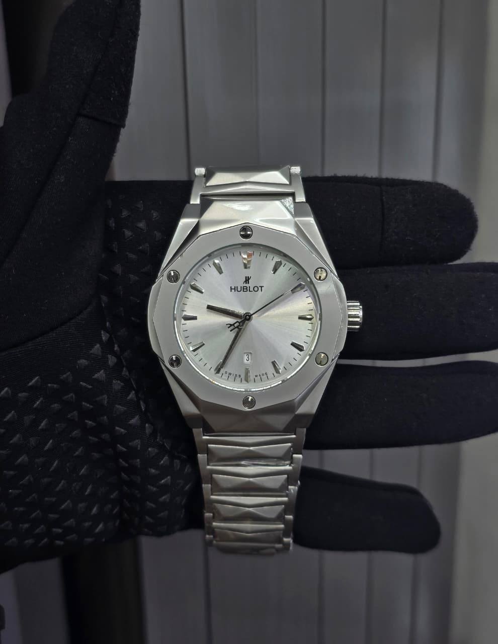Hublot Men
*Battery*
65 dhs🪙🌨️

Zain29
♥️♥️♥️
