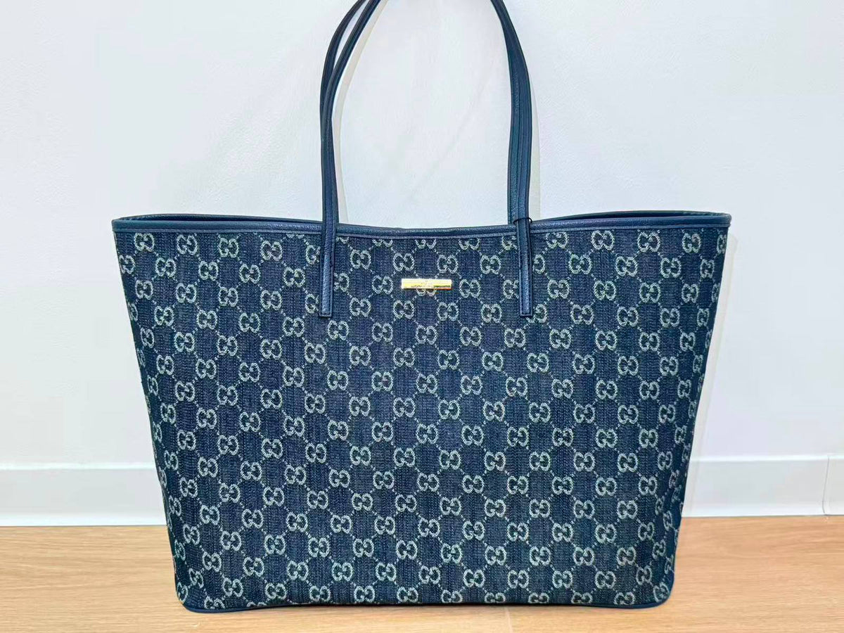 GUCCI

SIZE 51 CM
110 dhs🇦🇪🇦🇪

Zain244
♥️♥️♥️