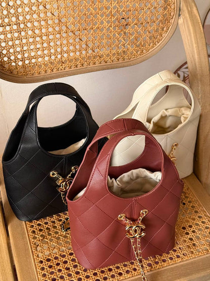 New Collection✨✨✨
CHANEL
18cm
340 dhs🇦🇪🇦🇪
*MASTER QUALITY*
With box🎁

Zain167
♥️♥️♥️