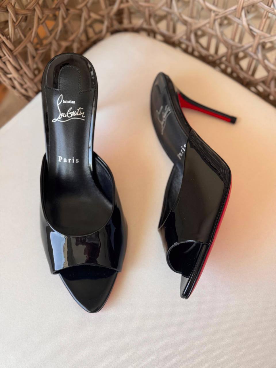 CHRISTIAN LOUBOUTIN
Size: 36 to 41
Super master quality ❤️‍🔥
450 dhs✅

Zain198
♥️♥️♥️