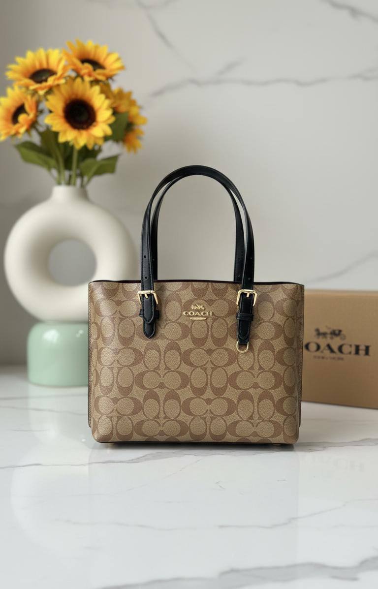COACH 🆕
PREMIUM QUALITY 🔥
ROSE GOLD HARDWARE 
95 dhs🪙🌨️
WITH BOX 📦 

Zain28
♥️♥️♥️