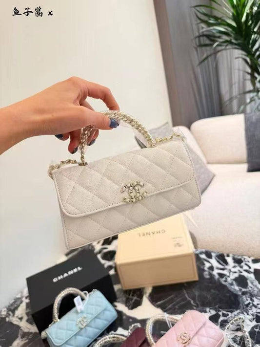 Chanel 
Master
260 dhs❣️
#19cm🩷
#with box🩷🩷🙋‍♂️

Zain228
♥️♥️♥️