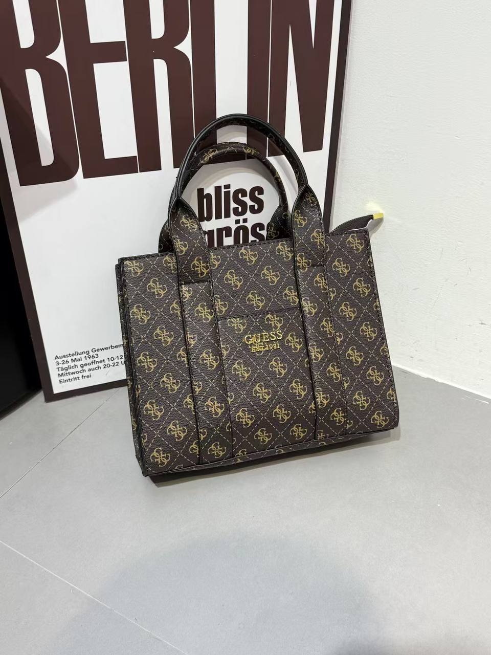 Guess
70 dhs💓

Zain232
♥️♥️♥️