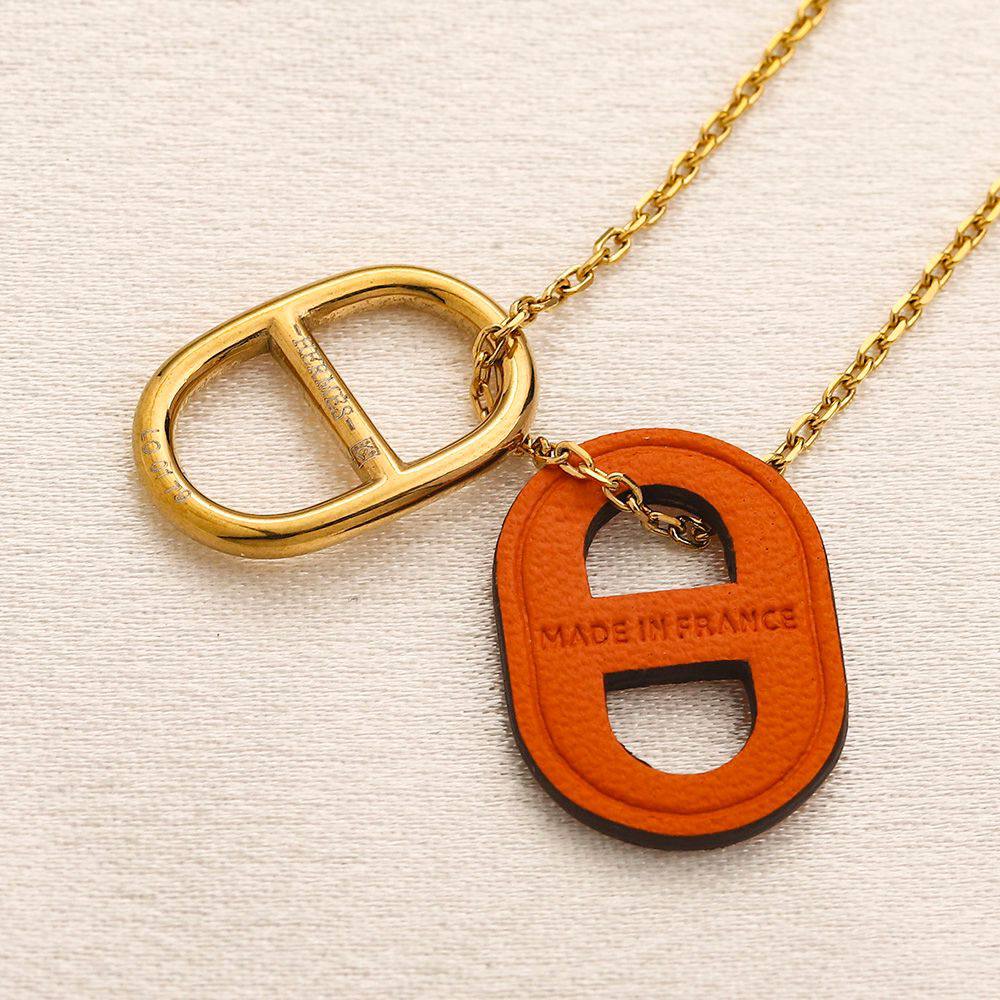 New branded necklace Stainless steel 18k gold plated 
Non tarnish 
30 dhs💓

Zain243
♥️♥️♥️