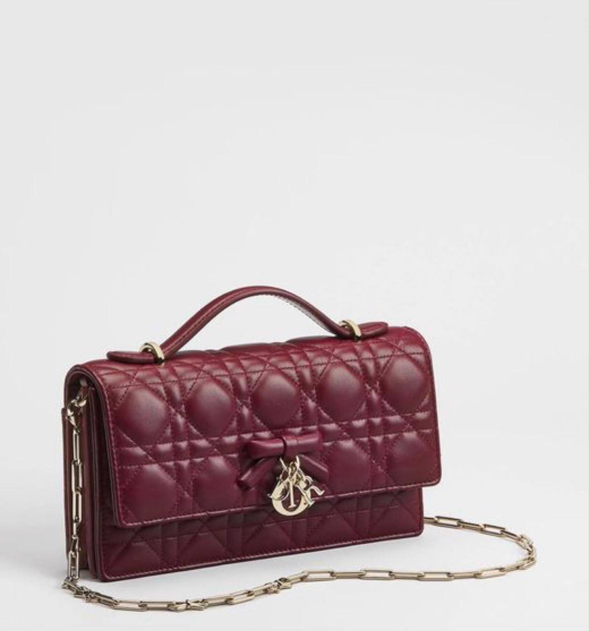 Dior
100 dhs🇦🇪🇦🇪

GOOD-quality 
with box

Zain35
♥️♥️♥️