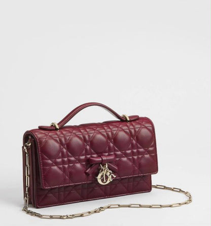 Dior
100 dhs🇦🇪🇦🇪

GOOD-quality 
with box

Zain35
♥️♥️♥️