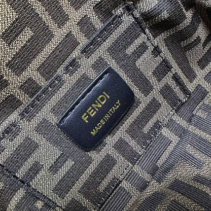 FENDI 
MASTER QUALITY
 WITH BOX 
240 dhs✅

Zain295
♥️♥️♥️