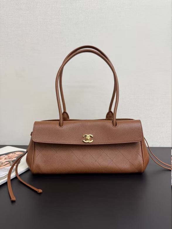 Chanel 
130 dhs🇦🇪🇦🇪
Size 33×12×15cm

Zain42
♥️♥️♥️