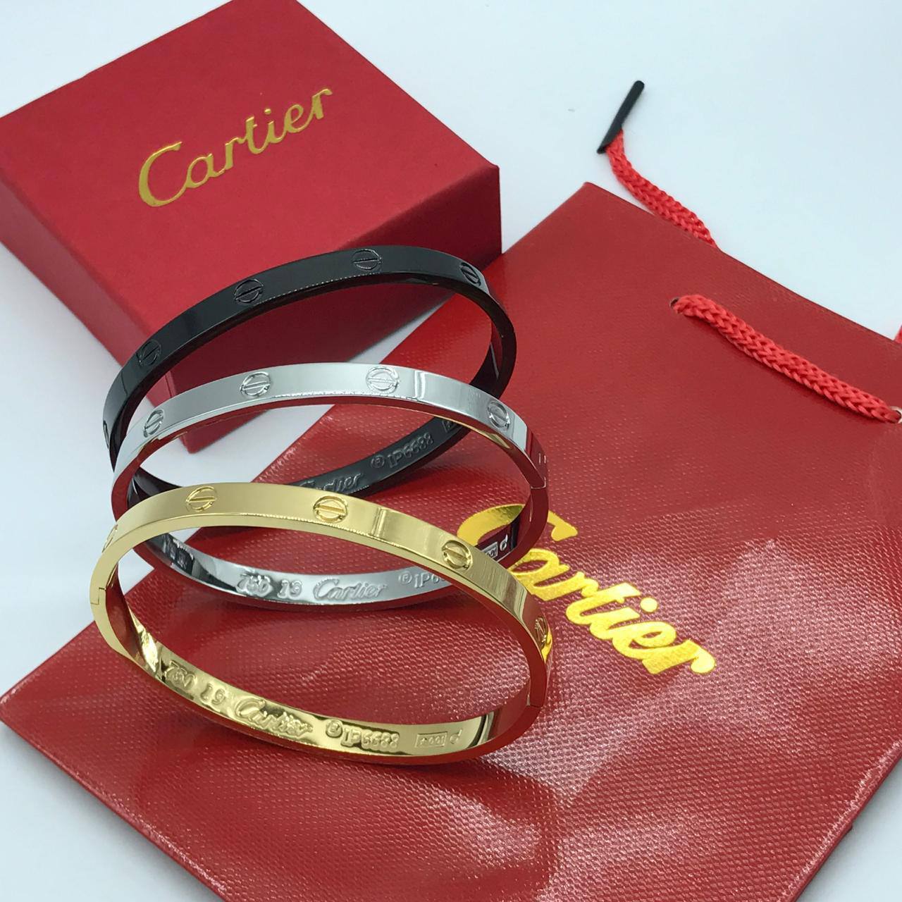 Bangel Cartier 

60 dhs💓

with Box and paper bag
🎁🎁🎁

Zain33
♥️♥️♥️
