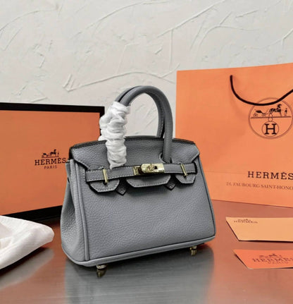 HERMES BIRKIN 

SMALL SIZE 
GOOD QUALITY 
WITH BOX 
🎁🎁🎁

100 dhs🪙💕

Zain39
♥️♥️♥️