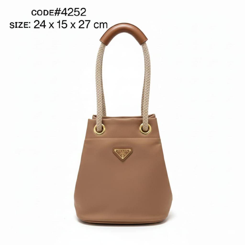PRADA ᴍᴀʀɪɴᴇʀ
ʀᴇ- ɴʏʟᴏɴ ʙᴜᴄᴋᴇᴛ ʙᴀɢ
ᴡɪᴛʜ ʀᴏᴘᴇ ʜᴀɴᴅʟᴇ sᴛʀᴀᴘ
ɢᴏʟᴅ ʜᴀʀᴅᴡᴀʀᴇ
sɪᴢᴇ: 24 cm

75 dhs✅

Zain31
♥️♥️♥️