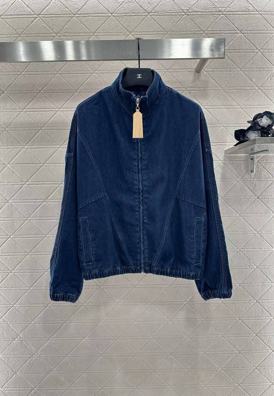 *New collections   
250 dhs🇦🇪
*good  quality  
*Sizes:S M L xl * 
*AVAILABLE NOW*🥰

Zain231
♥️♥️♥️