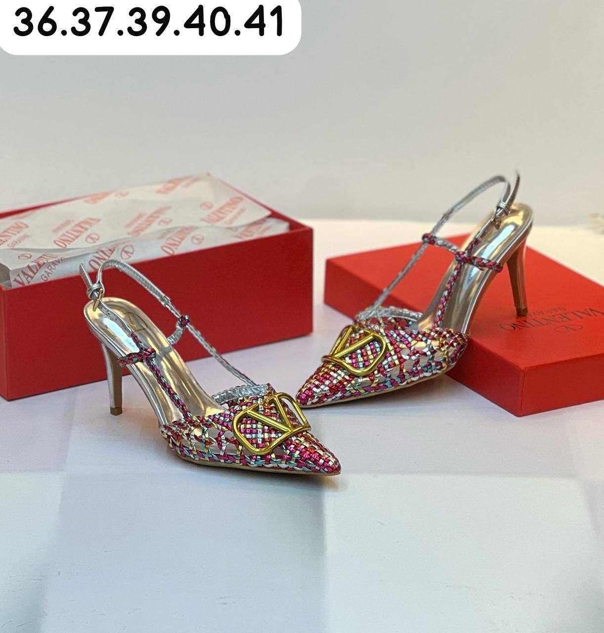 Valentino

   Size  .  36.  to 41

100 dhs✅

Zain80
♥️♥️♥️